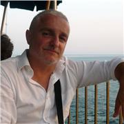 musicista esperienza quarantennale, professore d'orchestra in strumenti a percussione, diploma di laurea Conservatorio Puccini della Spezia, compositore, arrangiatore, esperto tecnologia informatica applicata alla musica, decennale esperienza come docente